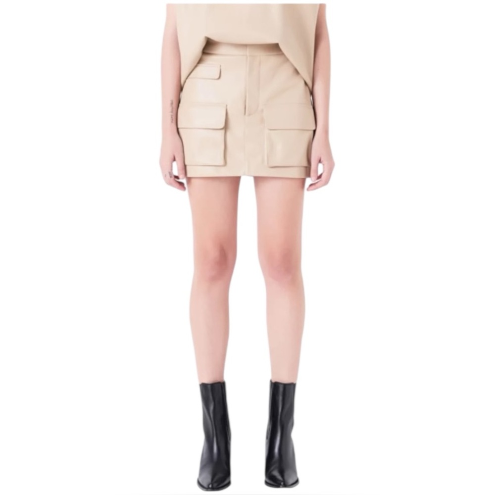 NWT Grey Lab Low Waisted Cargo Mini Skirt in Taupe Faux Leather Size Small